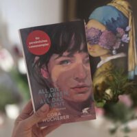 [Rezension] „All die Farben, all das Licht“ von Cora Wucherer